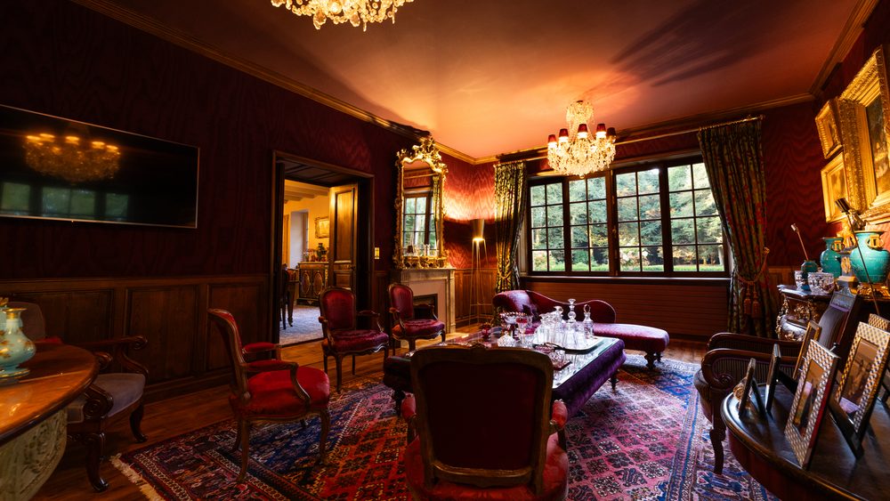 Le salon, Le Chêne au Loup